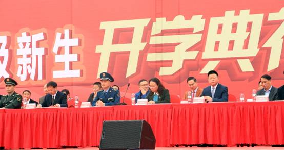 图片包含 建筑, 沙发, 礼堂, 桌子描述已自动生成