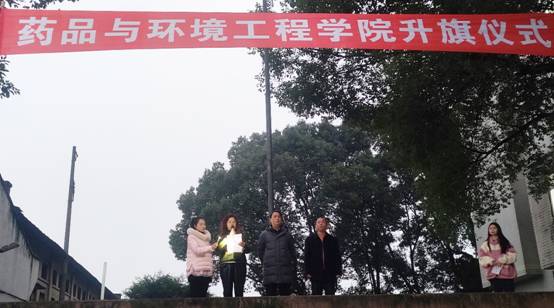 图片包含 户外, 标志, 街道, 站描述已自动生成